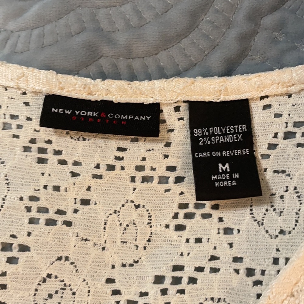 Eyelet top - Picture 5 of 6